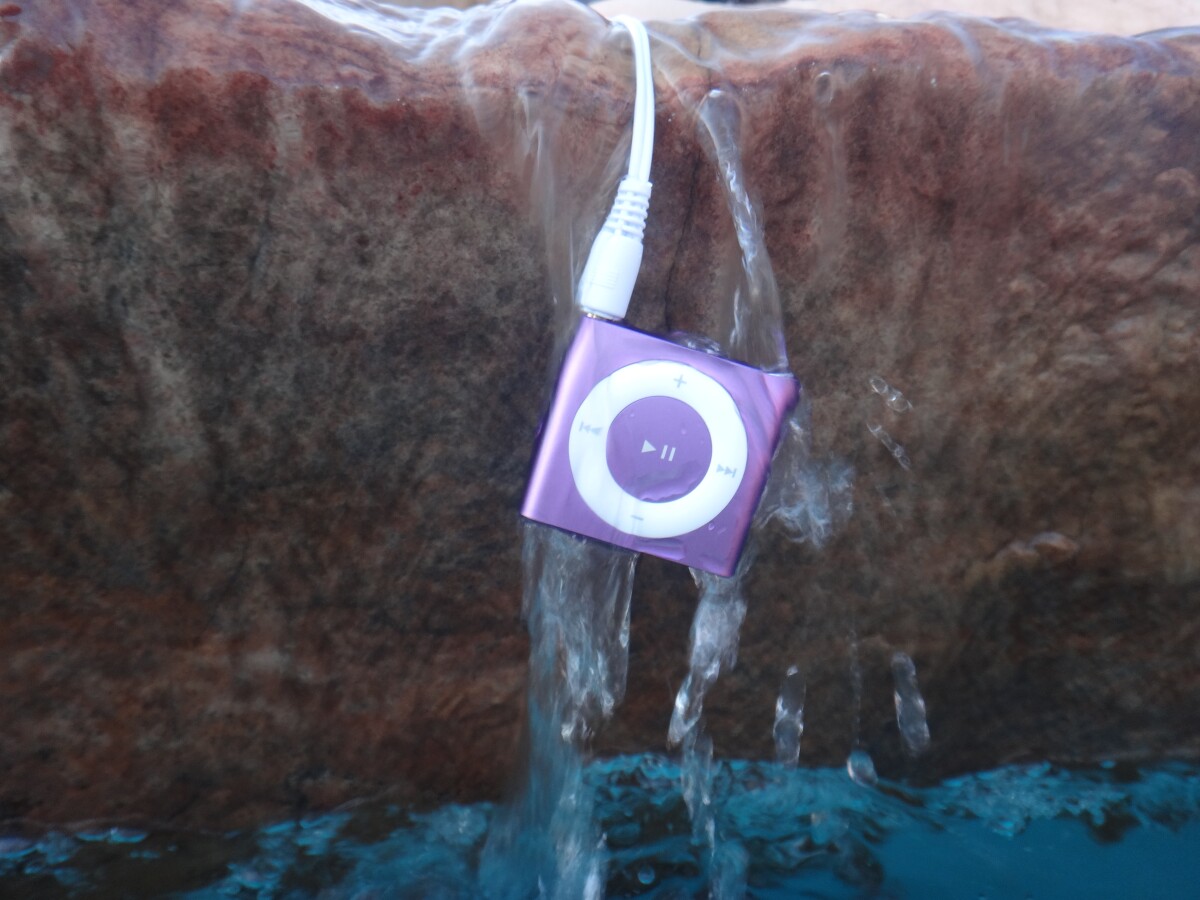 Review Waterproof iPod Shuffle from Underwater Audio