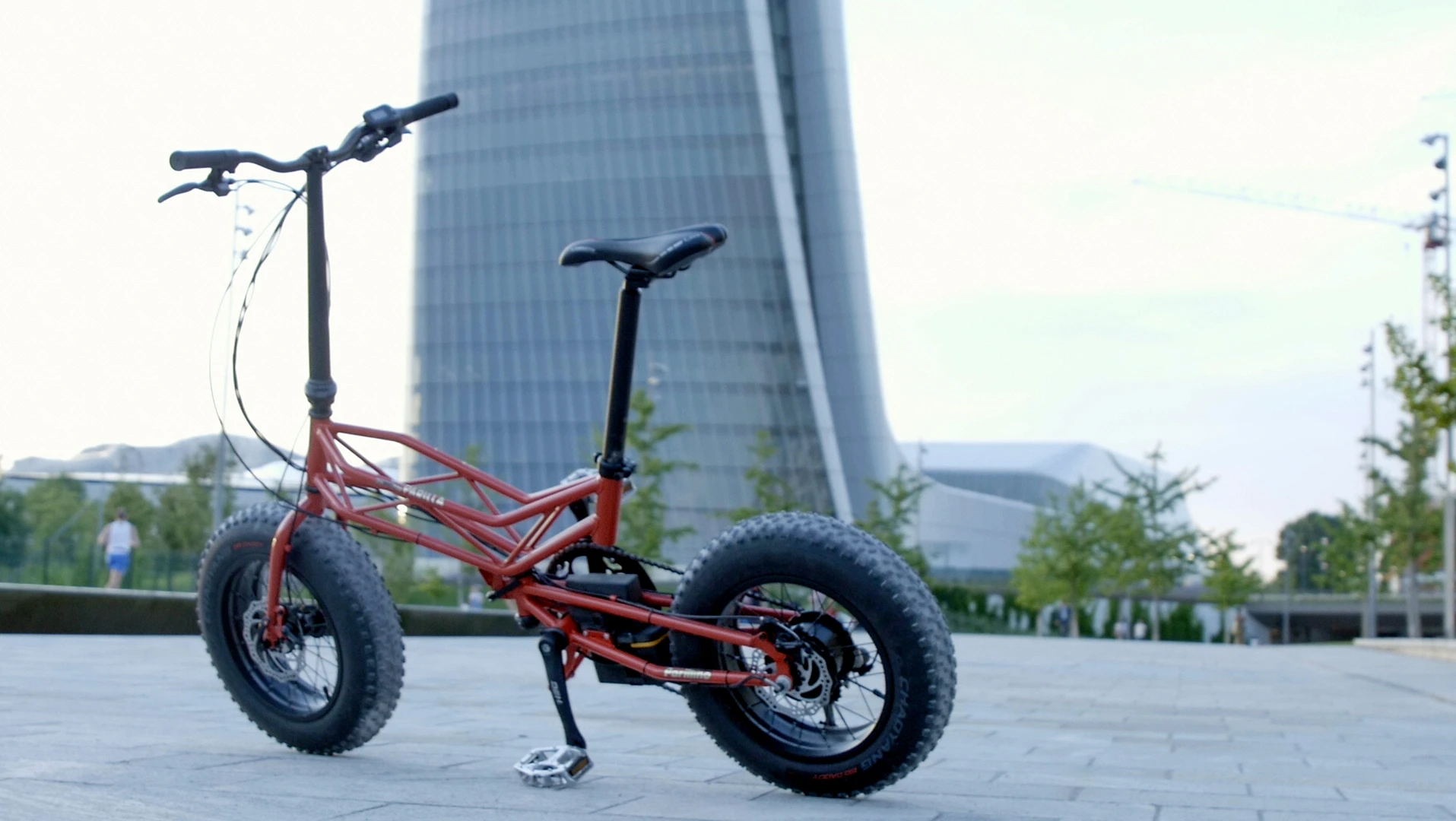 The Parillino folds up in seconds