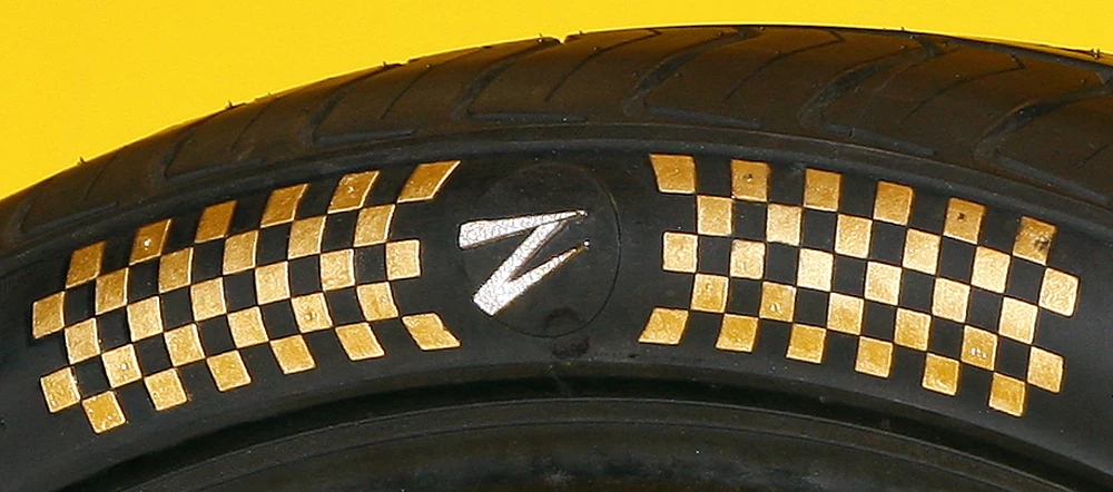 The design combines a set of Z Tyre's own tires with "specially selected" diamond stones and 24-karat gold leaf