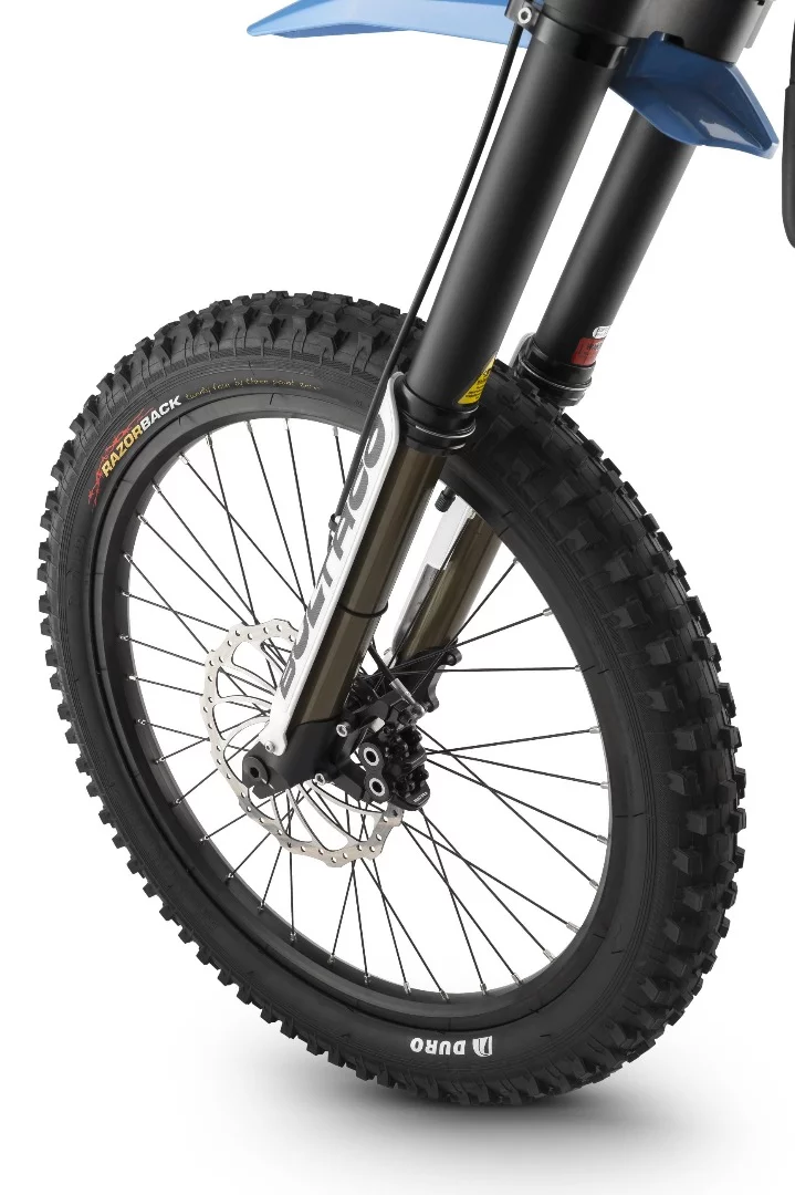 The front fork provides 180 mm of travel