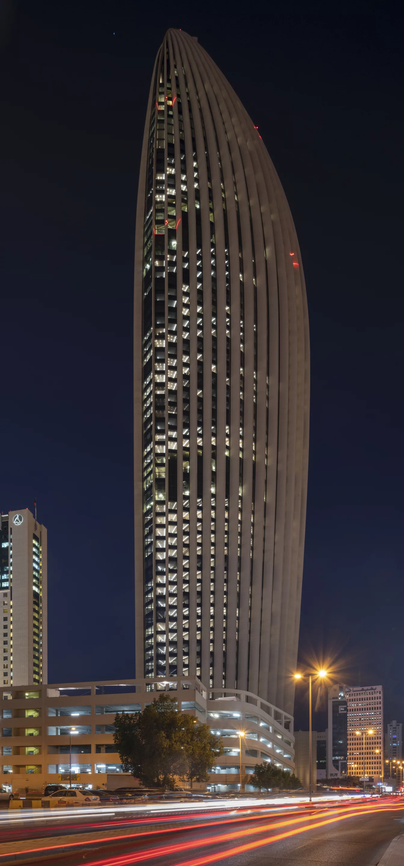 The National Bank of Kuwait Headquarters' tapering form maximizes floorspace on the upper floors, ensuring more office workers can enjoy the excellent view