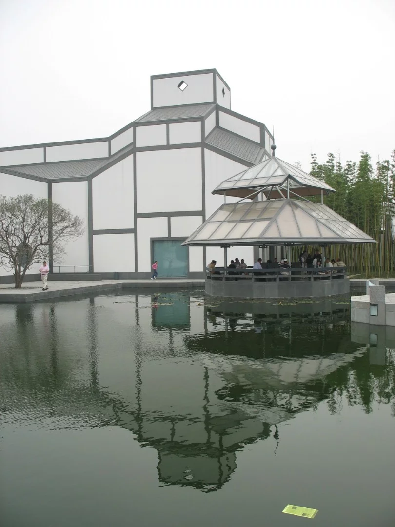 The current building of the Suzhou Museum in China designed by Pei was opened in 2006 (Credit: Universe 729 (CC BY SA 3.0))