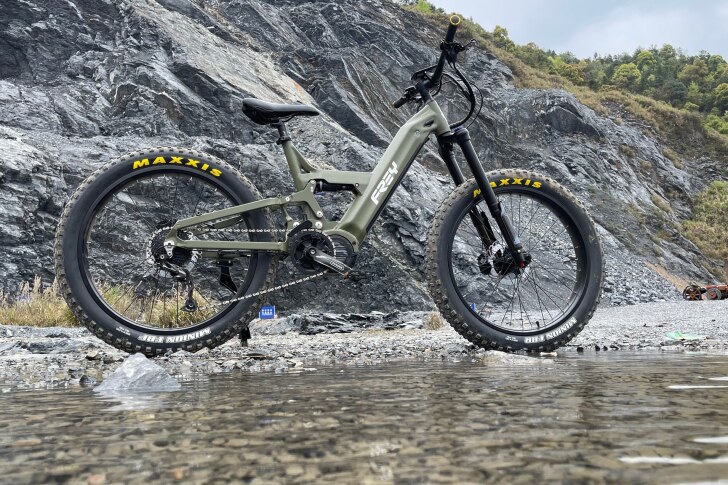 The Liberty Ultra CC Fat trail-ready ebike features a Bafang mid-drive motor that peaks at 1,500 watts, a large battery integrated into the downtube, air suspension fork and rear Rockshox, and Magura stopping power