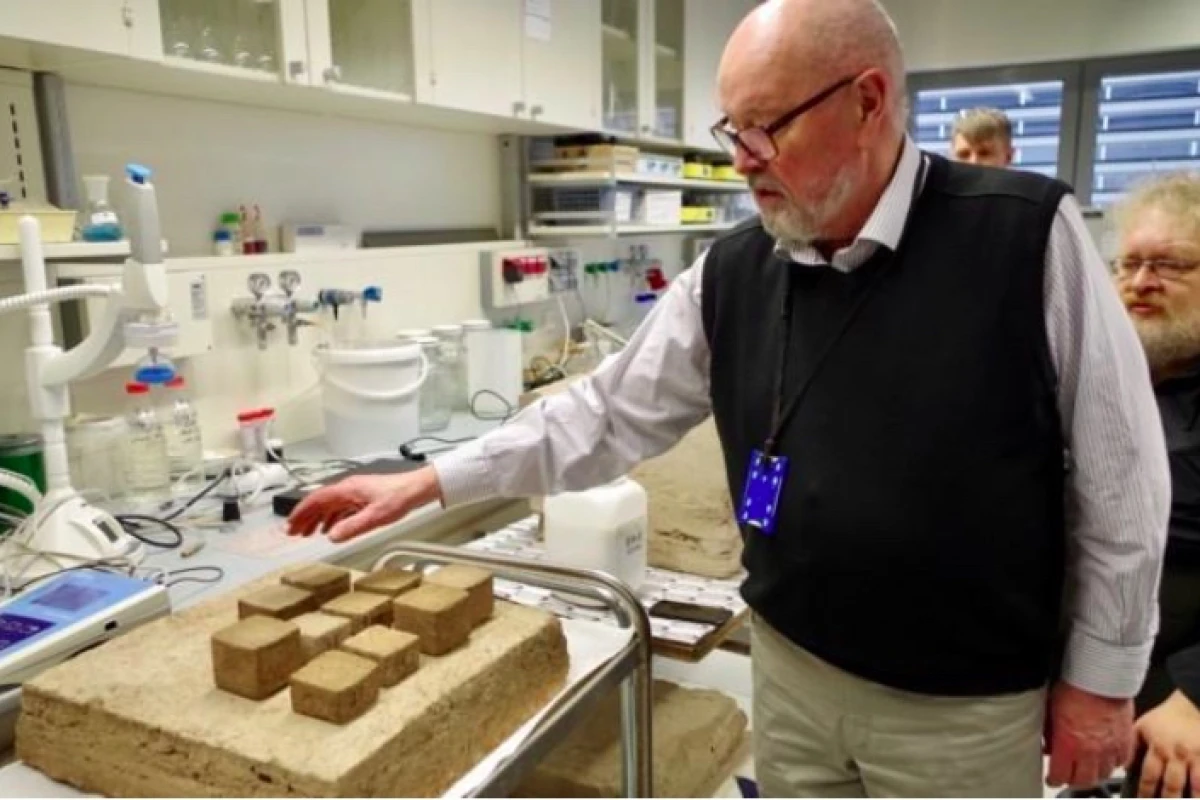 The University of Tartu's Prof. Toomas Tenno, with test pieces of the material