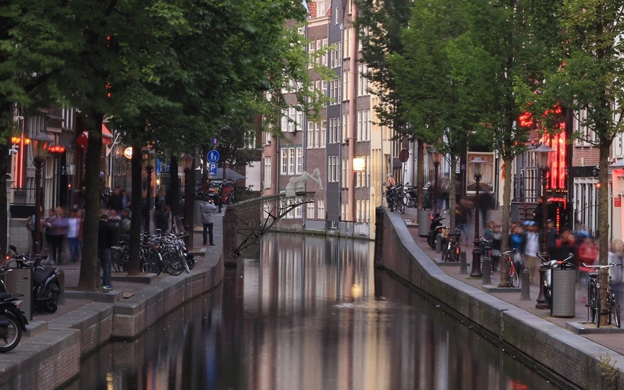 MX3D will use multi-axis industrial robots to 3D print the bridge