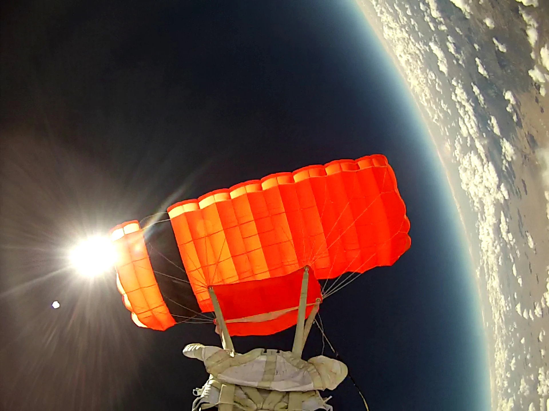 The World View Enterprises parafoil flying at an altitude of 50,000 ft, breaking the world record for highest parafoil flight (Image: World View Enterprises)