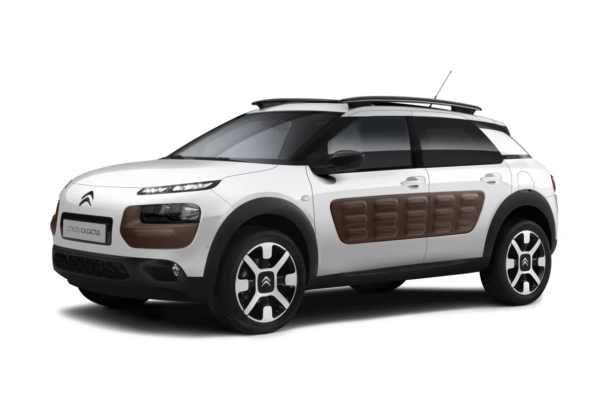 At 2,218 lb (965 kg), the C4 Cactus is 440 lb (200 kg) lighter than Citroen’s regular C4