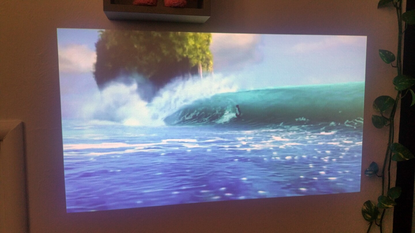 Even in a dimmed room with some light filtering in, the JmGO View is bright enough to enjoy