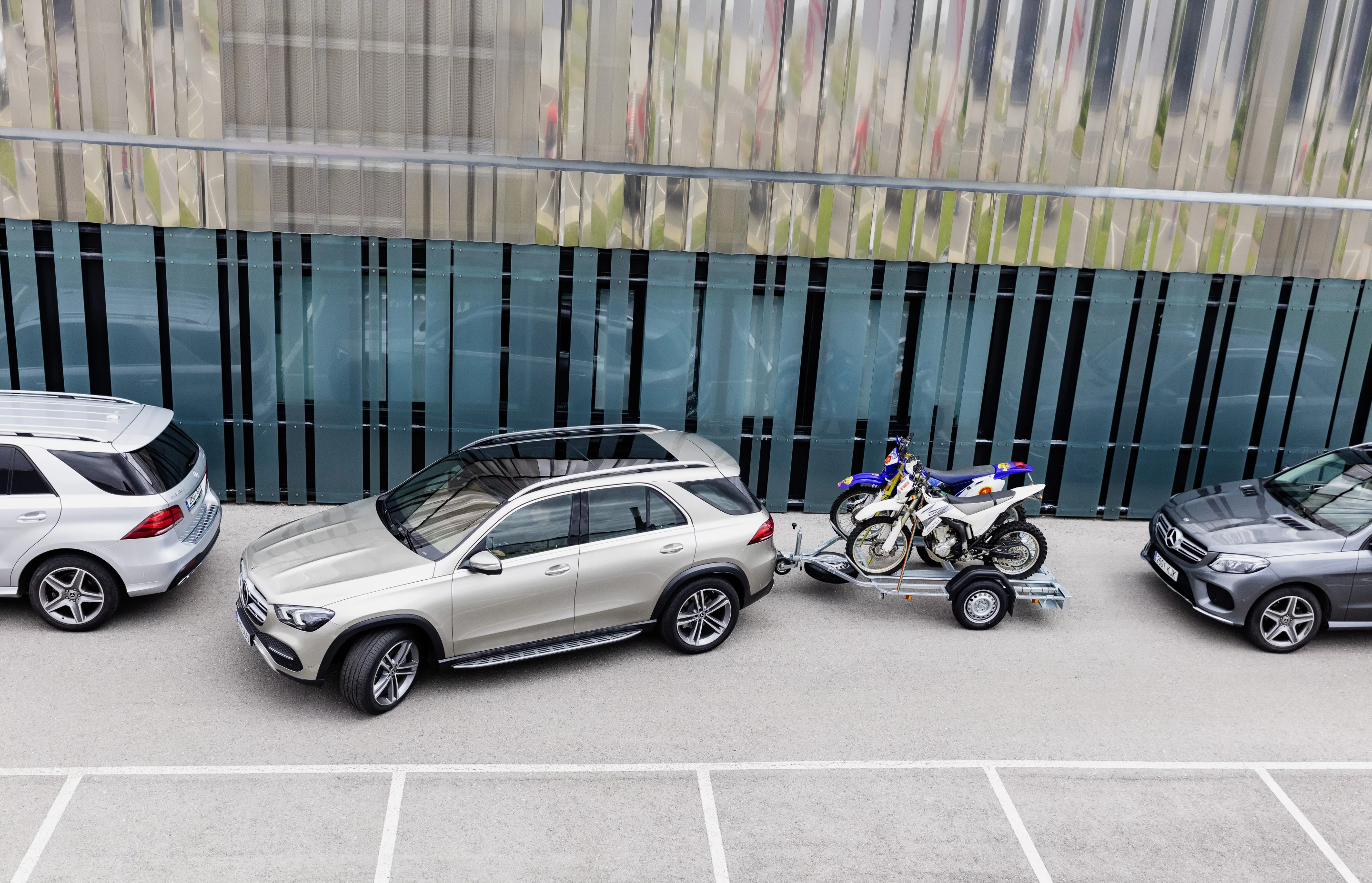2019 Mercedes-Benz GLE: trailer reverse assist handles things like parallel parking automatically