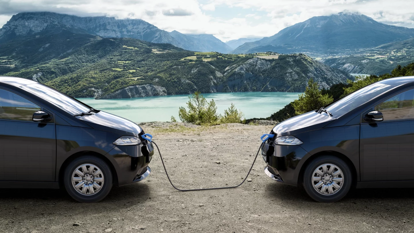 The Sion features bi-directional charging tech, meaning that a fully topped up vehicle could come to the rescue of an out of charge car by sharing some of its energy
