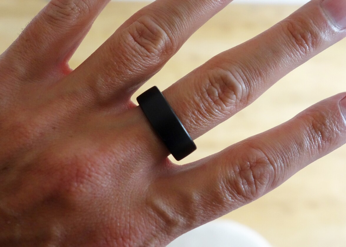 You get a measuring kit before you order the Motiv Ring