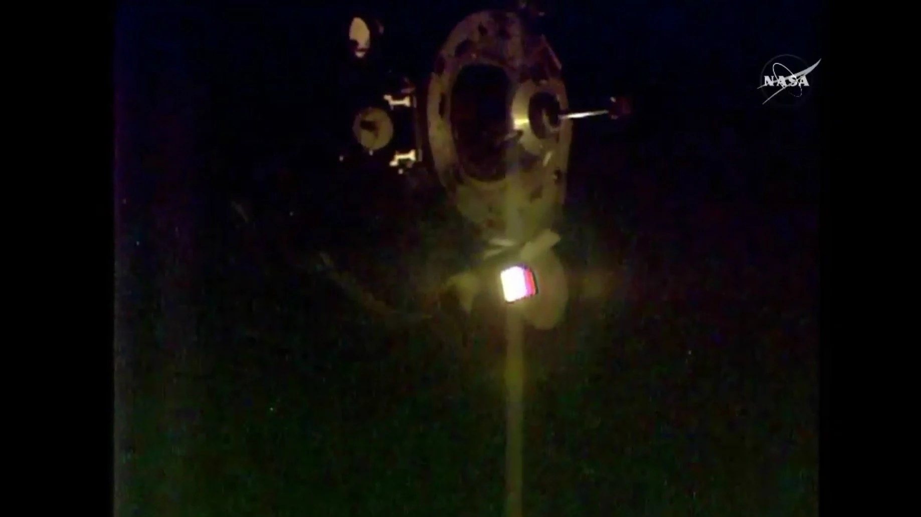 Soyuz spacecraft pictured moments before ascuisition