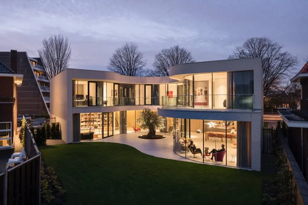 Casa Kwantes features solar panels atop its roof