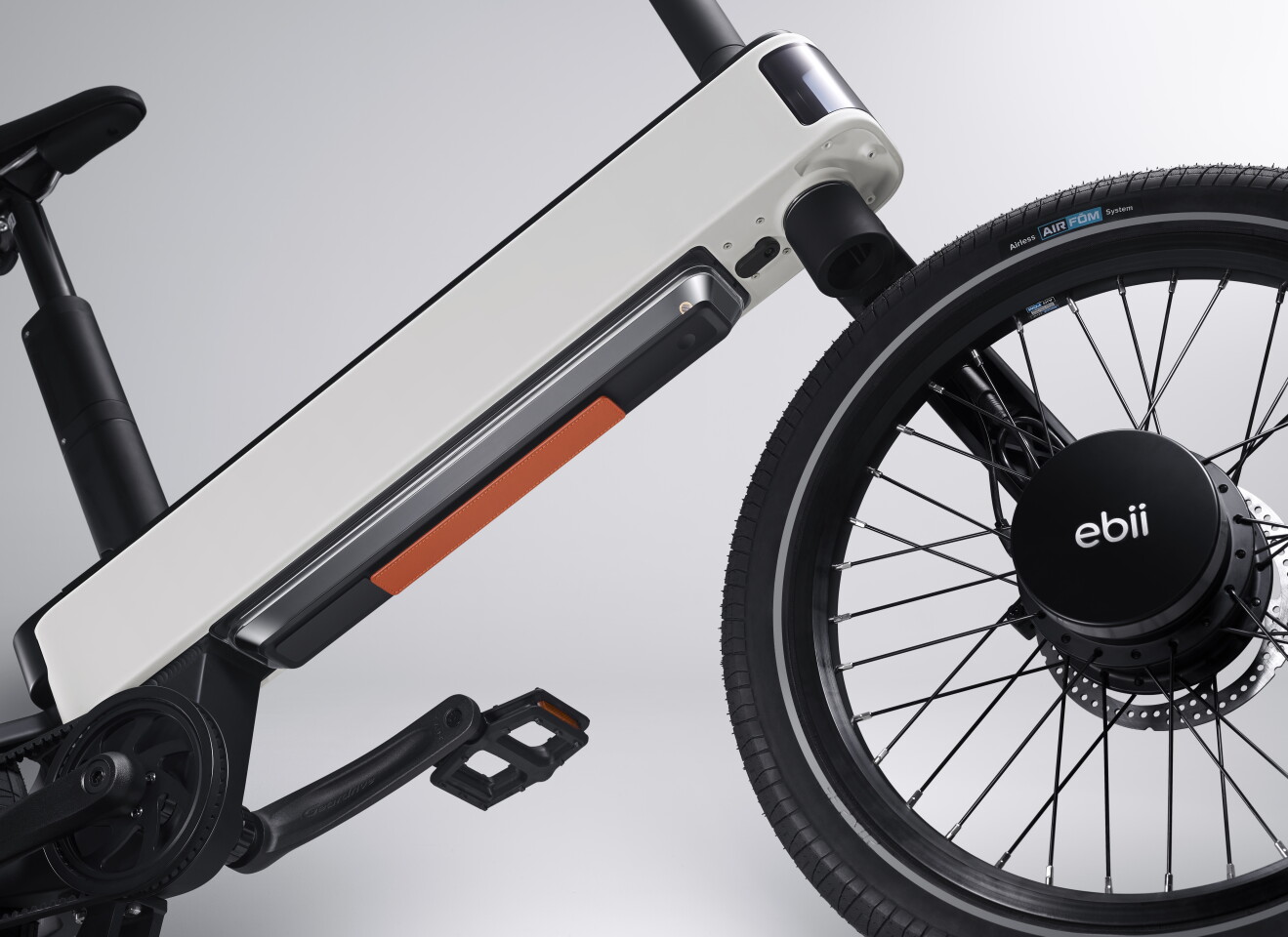 ebii's 460 Wh removable battery is considered suitable for driving up to 110 km on a single charge, and the 250 W motor is optionally available as a front or rear hub or mid-mount can.