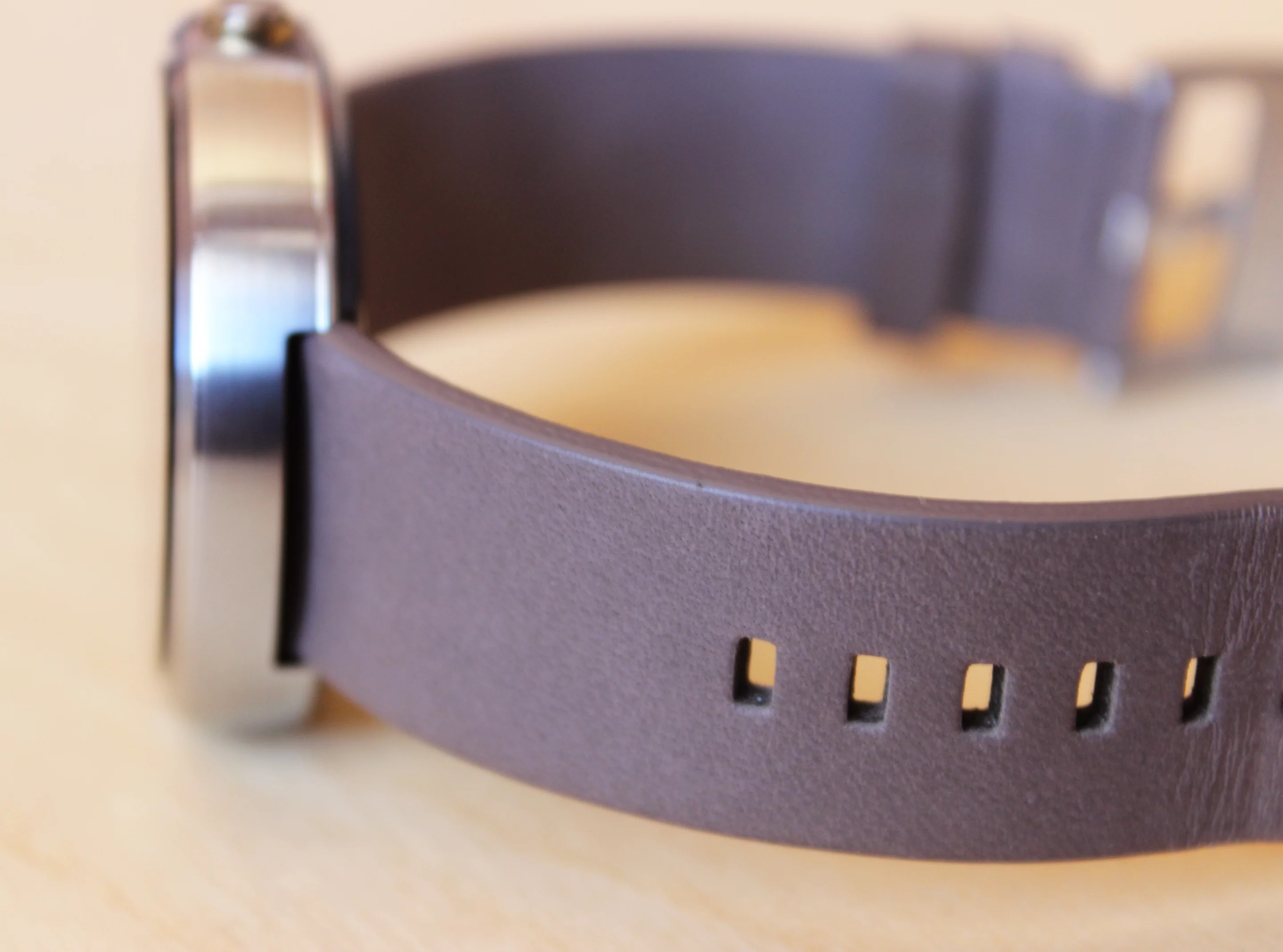 The Moto 360's leather band (Photo: Will Shanklin/Gizmag.com)