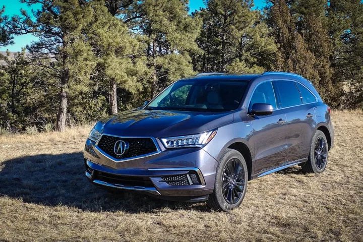 The 2017 Acura MDX Sport Hybrid delivers a solid driving experience in a hybrid platform