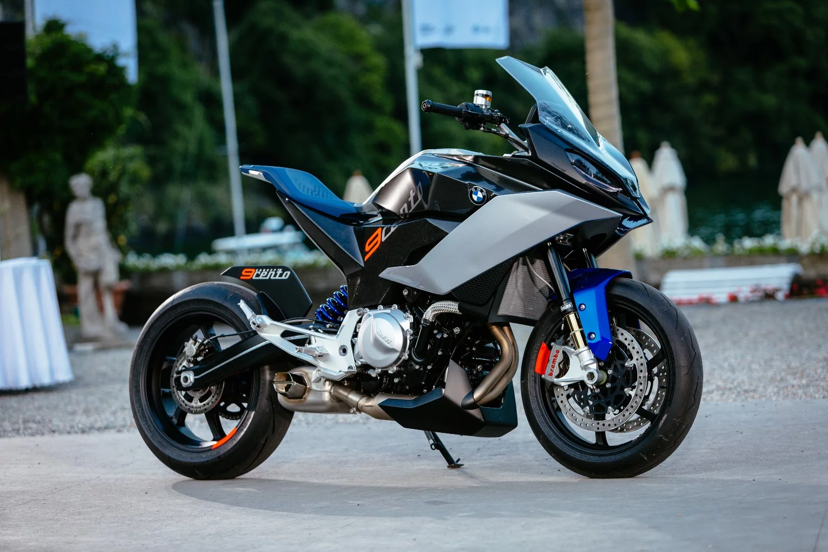 The BMW Motorrad Concept 9cento (pronounced ‘nove cento’)