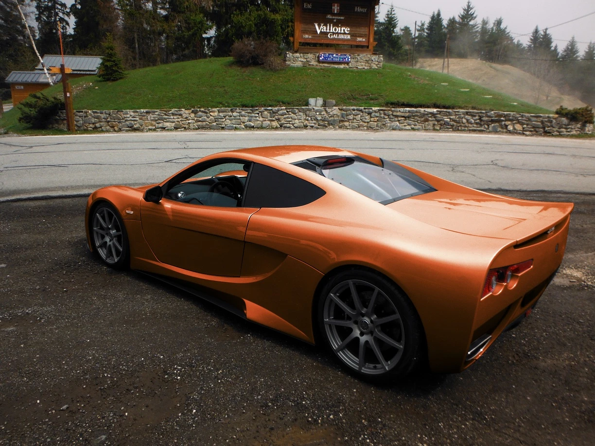 Sarthe weighs in at 1390 kg (3064 lbs) but measures out at only 1.2 meters (3.94 ft) tall and 1.9 meters (6.2 ft) wide