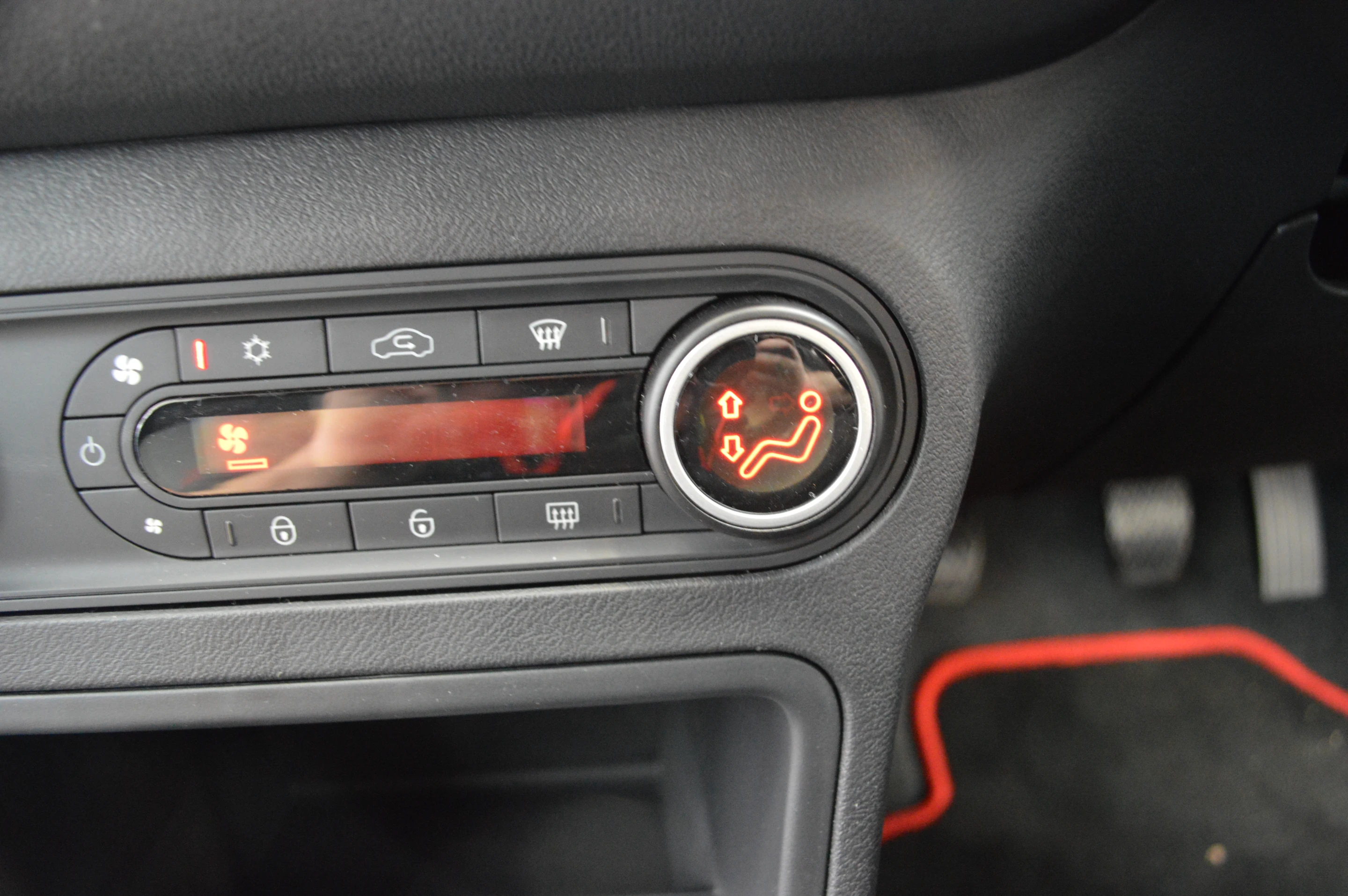 MG3's dash (Photo: Gizmag)