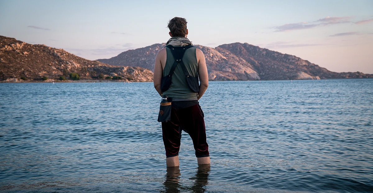CôVALENCE Balance Bags are an ergonomic mobile pocket system for every outfit