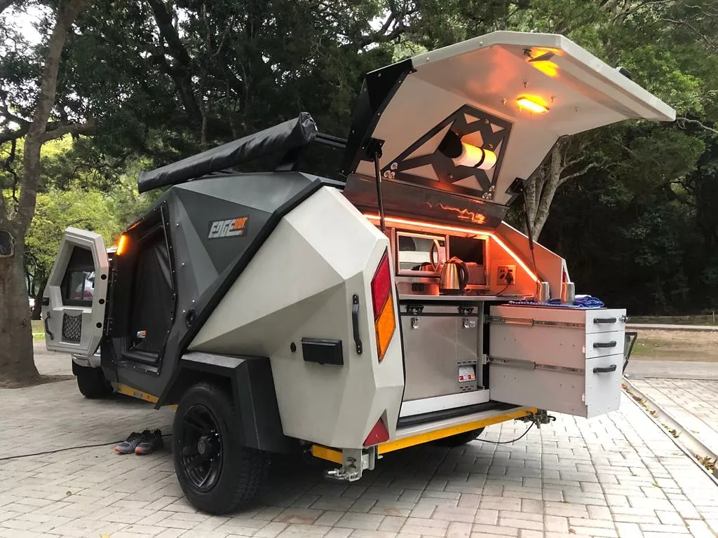 The Edgeout comes with a battery and LED lighting