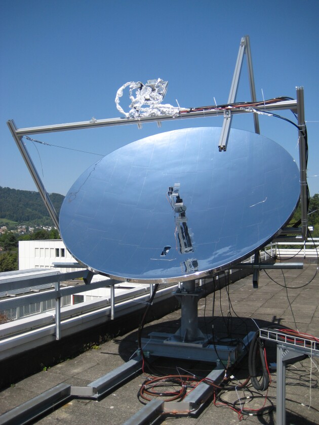 The current prototype consists of a large parabolic dish made up of several mirrors and connected to a sun tracking system