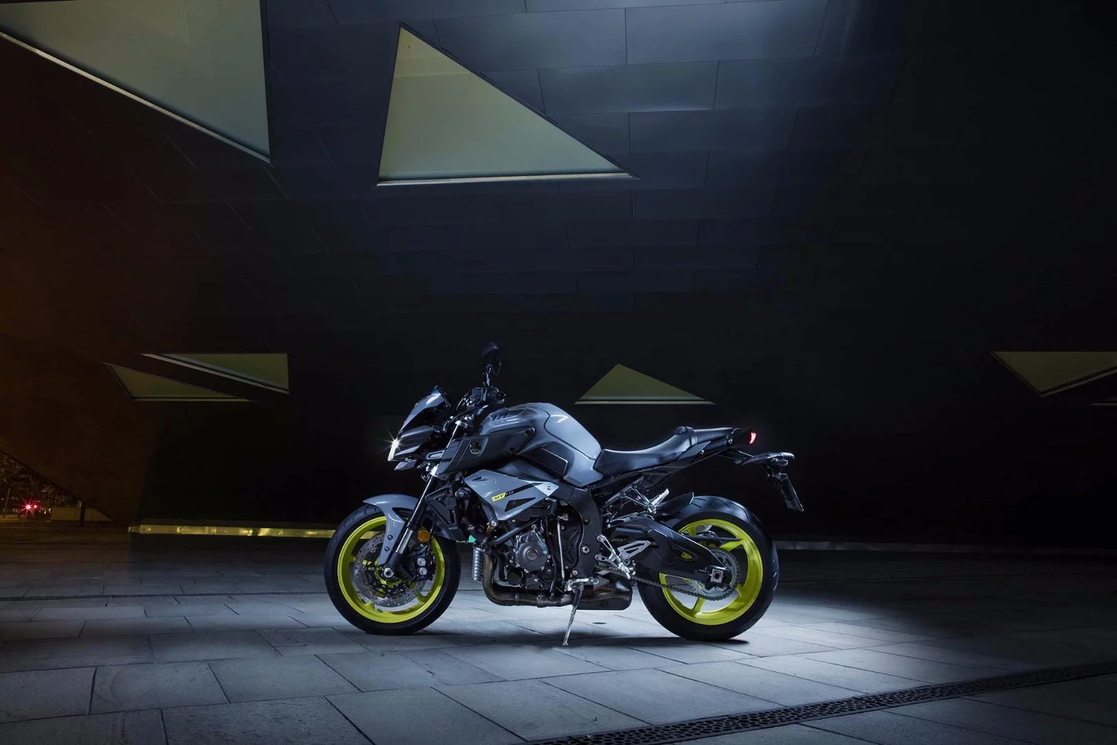 Yamaha MT-10: super-naked performance
