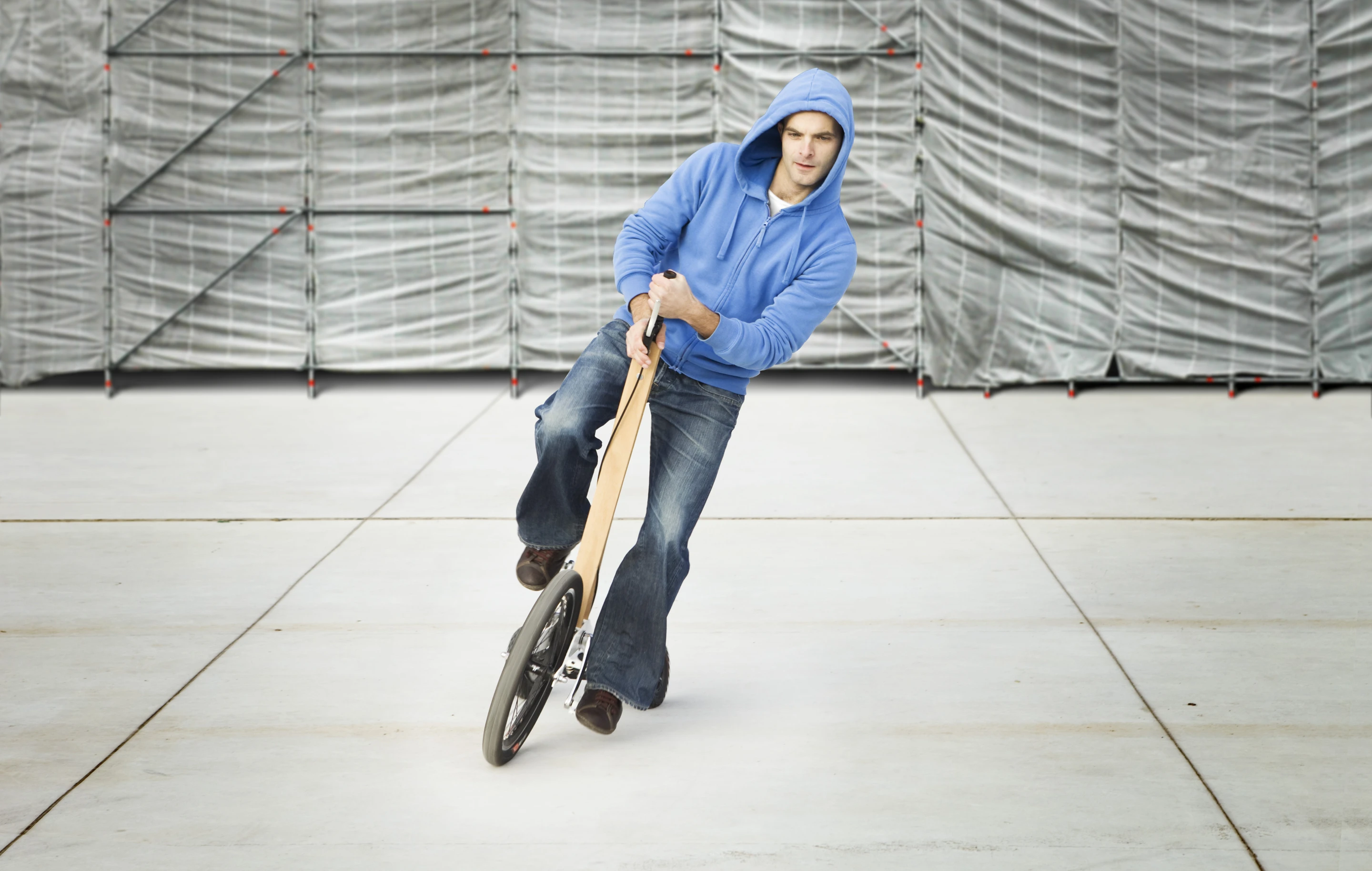 Halfbike’s pivoting-rear suspension and short wheelbase means its maneuverability could make it ideal for navigating Europe’s narrow streets and alleys