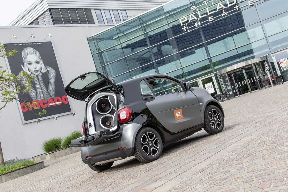 The Smart Forgigs has ear-splitting maximum outputs of 5,720 W and 150 dB