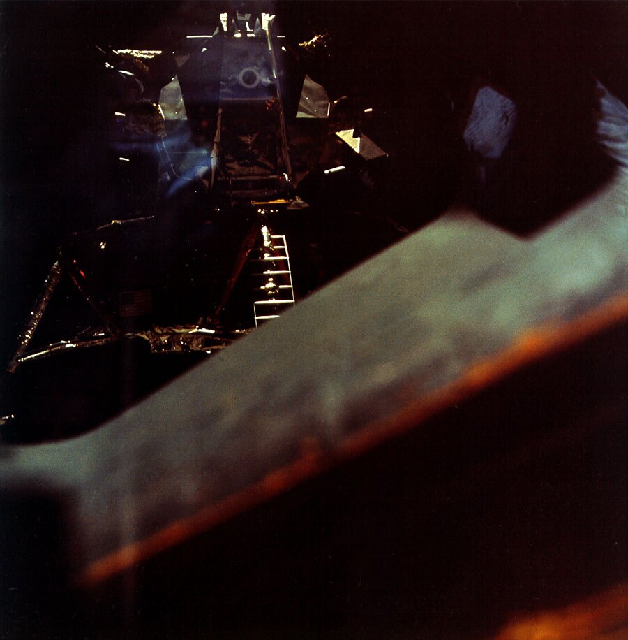 Snoopy preparing to descend