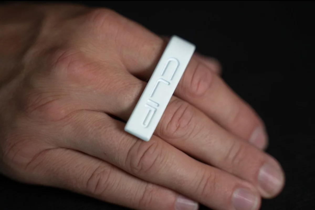 Wearable Clip Mouse goes on the fingers, not on a pad Wearable Clip Mouse goes on the fingers, not on a pad