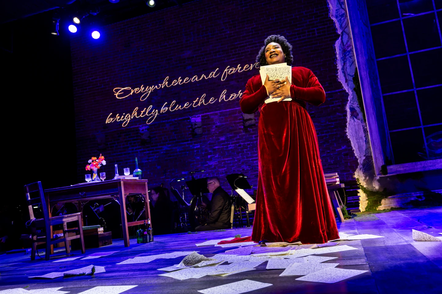 MASARY gives the lyrics a little stage presence with flowing script