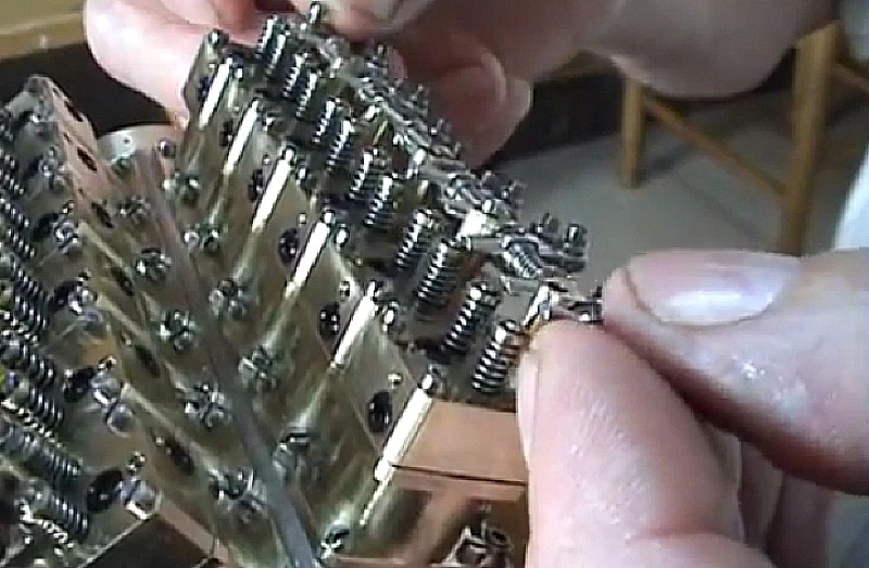 Patelo's miniature V12
