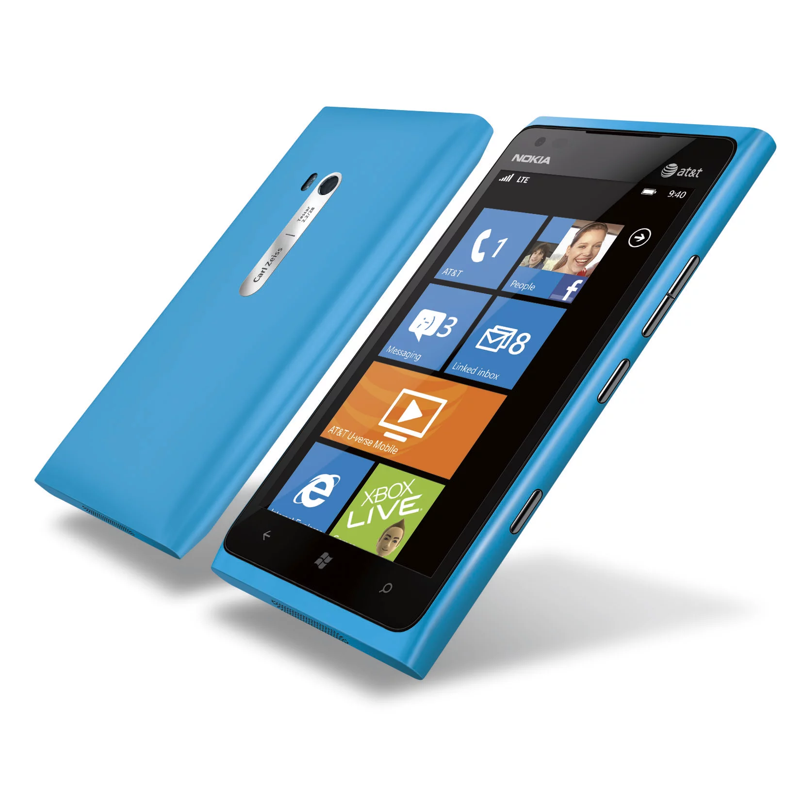 The cyan Lumia 900 makes a bold statement (i.e. I like cyan)