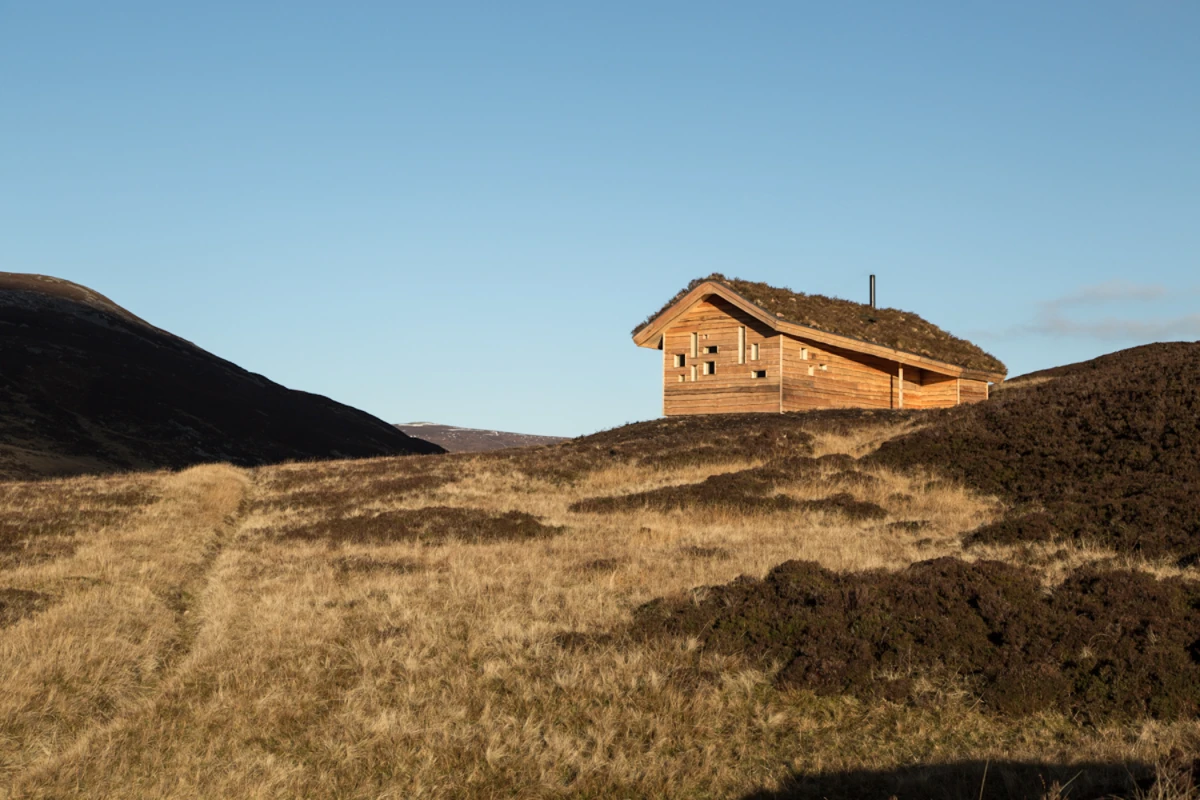 The Culardoch Shieling was commissioned by the owner of a highland estate in Cairngorms National Park, the largest national park in the British Isles