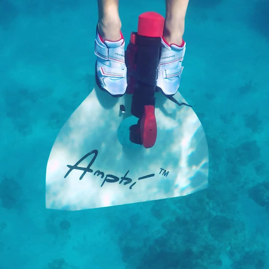 The Amphi incorporates a flexible fin, a quick-release mechanism for the user's cycling-shoes-clad feet, and a battery-powered thruster that's located on the fin, between their ankles