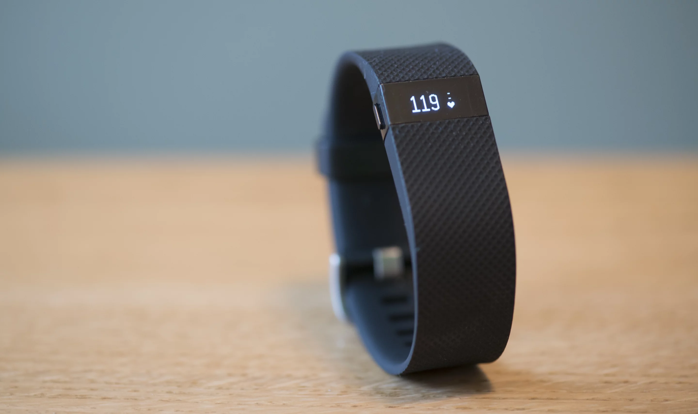 Fitbit Charge HR is a sleek and minimalist activity tracker (Photo: Gizmag/Simon Crisp)
