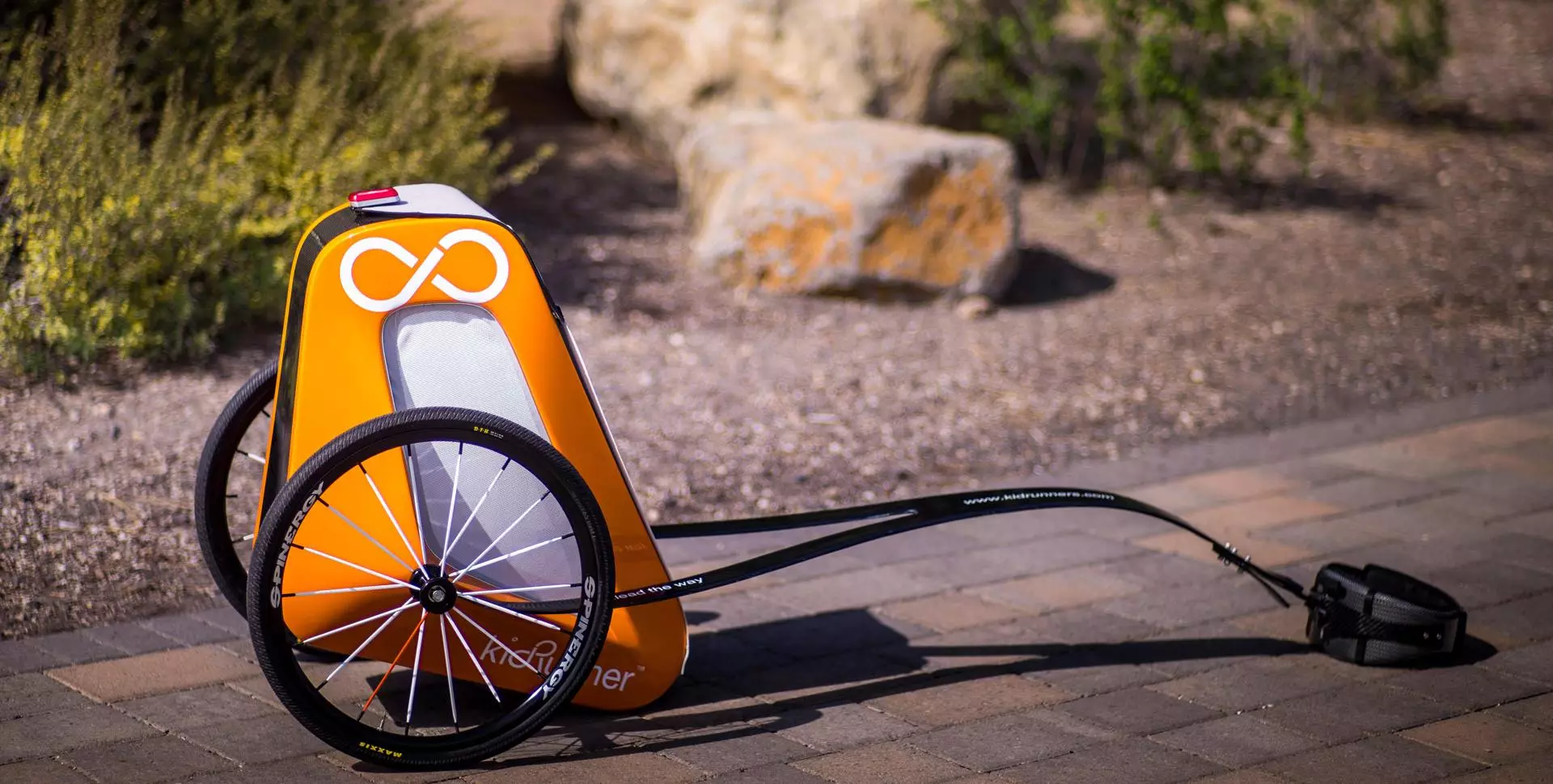 The kidRunner features an enclosed cabin equipped with a safety harness