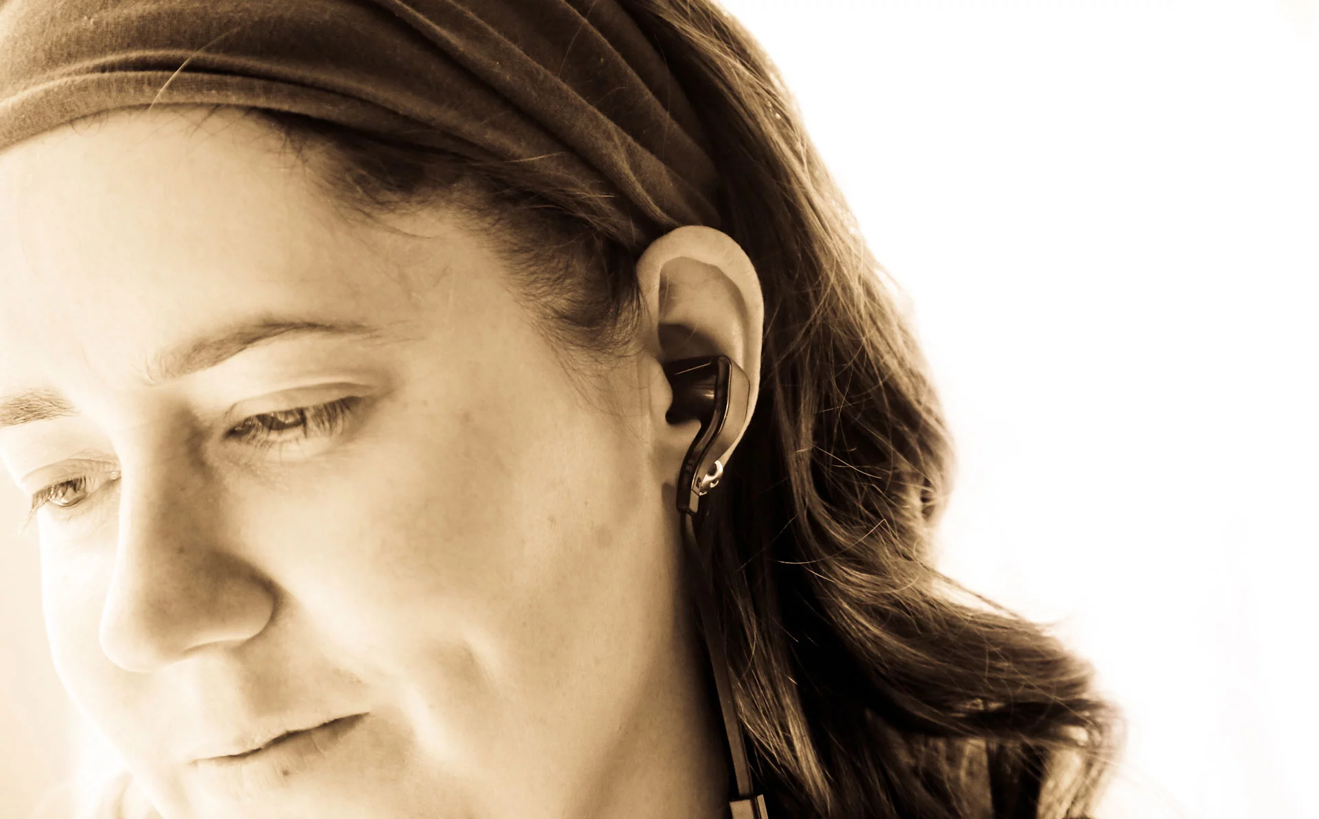 Plantronics BackBeat GO wireless earbuds (Photo: Gizmag)