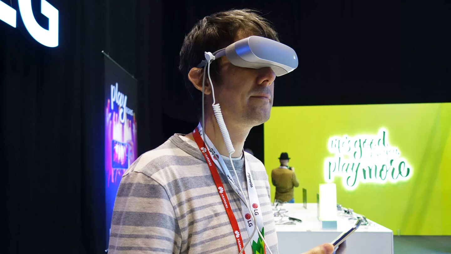 LG's VR headset proves jumping into virtual reality isn't easy (handson)