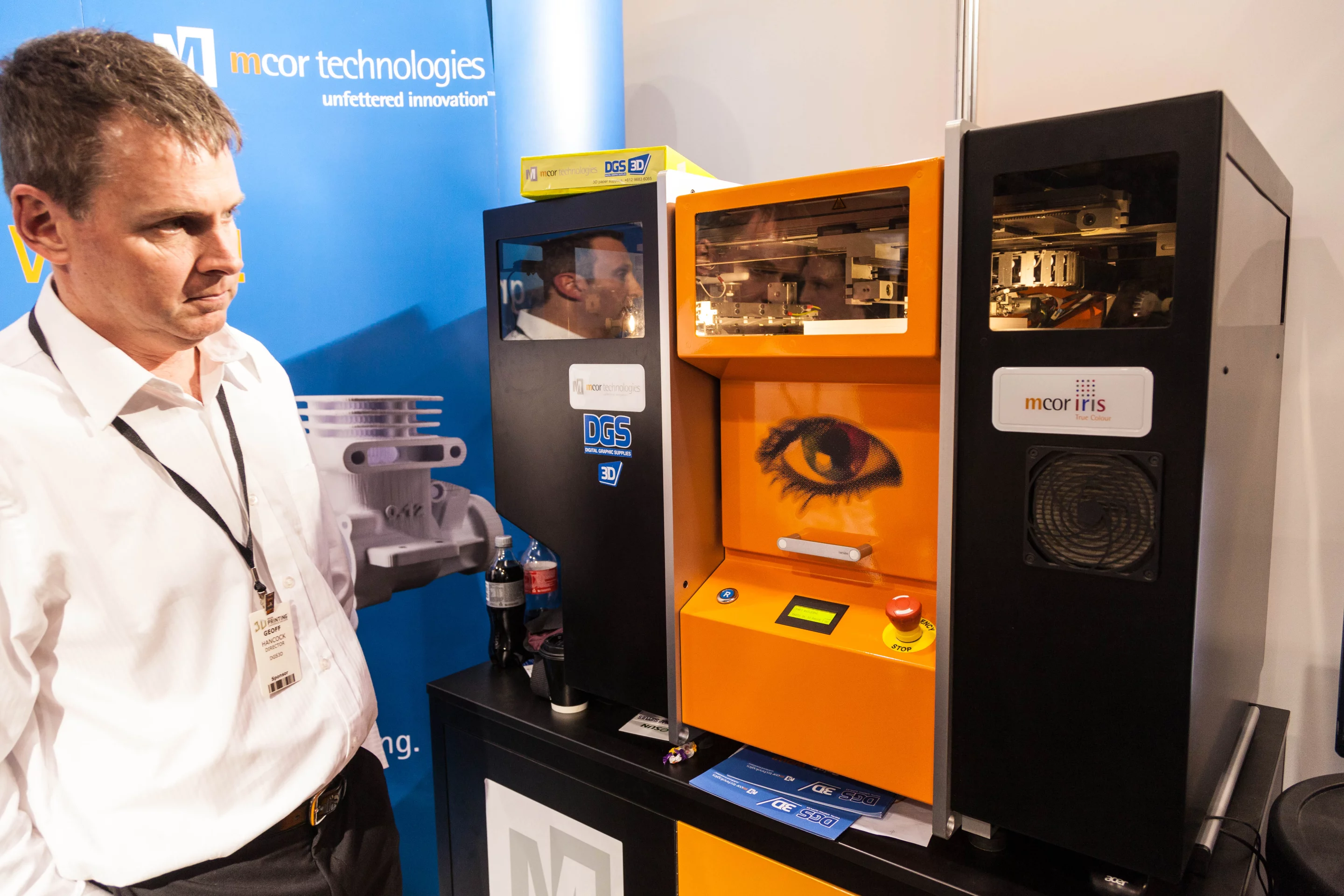 Geoff Hancock with the Mcor IRIS machine (Photo: Loz Blain)