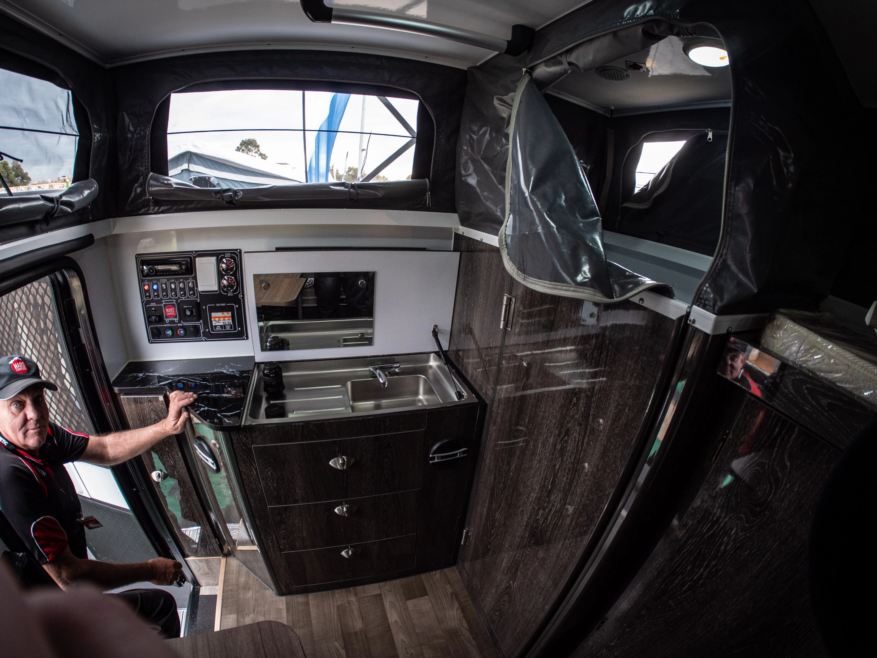 The sink outside the wet bath creates a more flexible interior