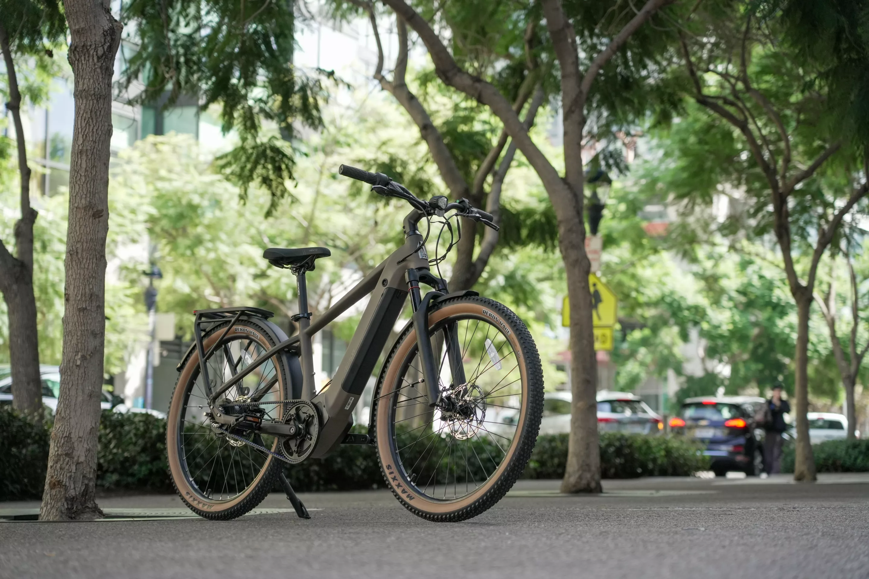 The Prodigy V2 rolls on 27.5-inch wheels with Maxxis tires, and benefits from an air suspension fork