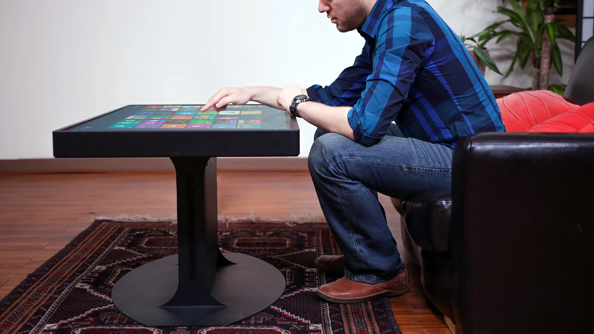 For the Windows 8 side of the system, internal components vary between the two sizes of table