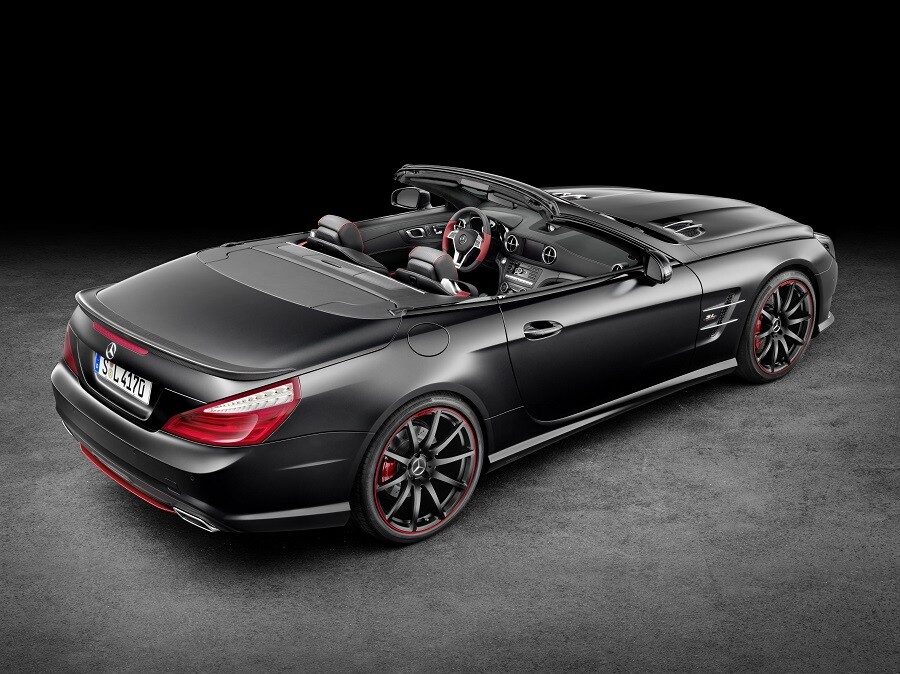 The Special Edition has a "magnetite black metallic" paint-job as standard