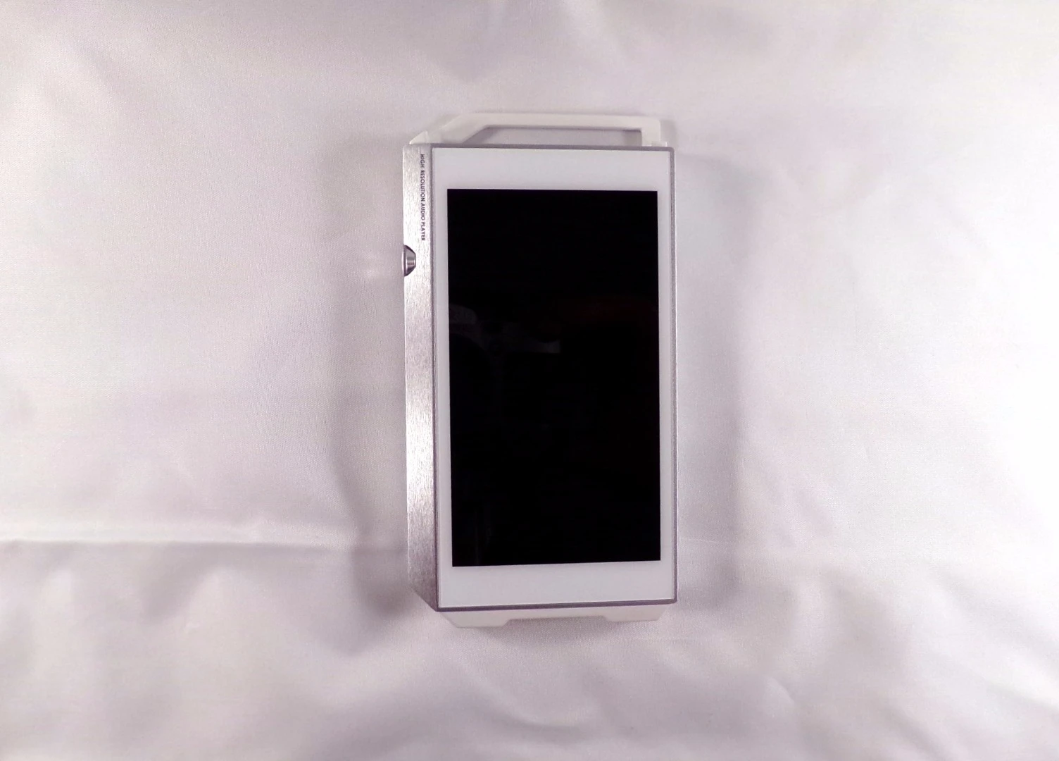 The Pioneer XDP-100R comes in a choice of white/silver and black cases