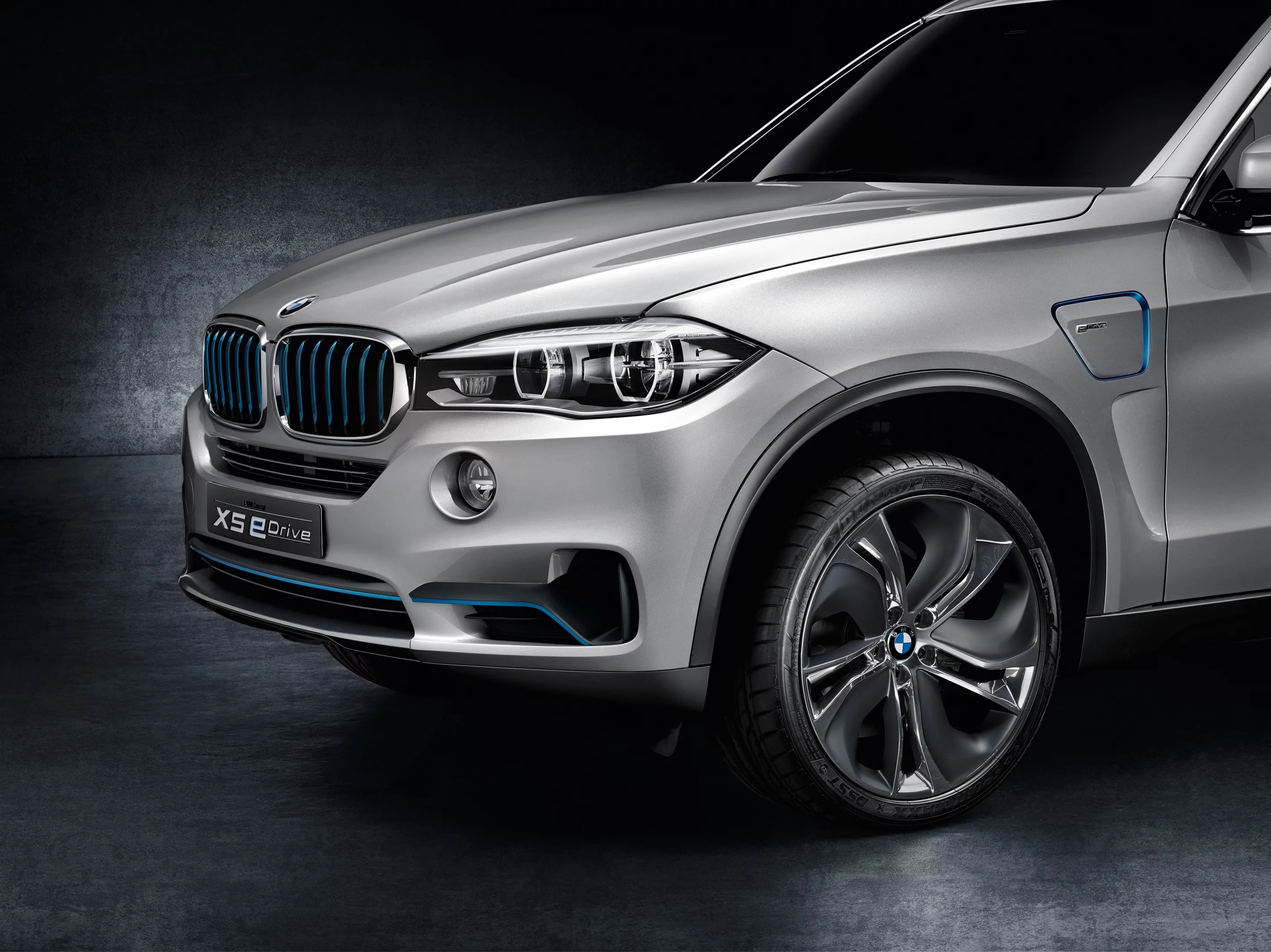 The Concept X5 eDrive uses electric technology and styling cues from BMW's i brand