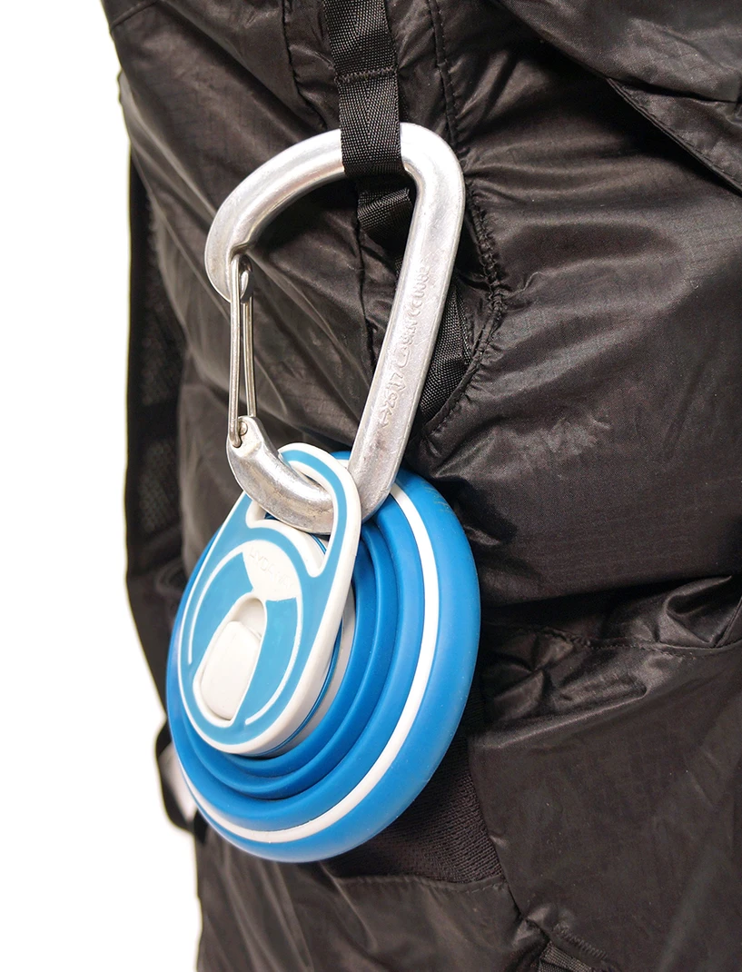 The loop on the lid can be used for securing to a backpack