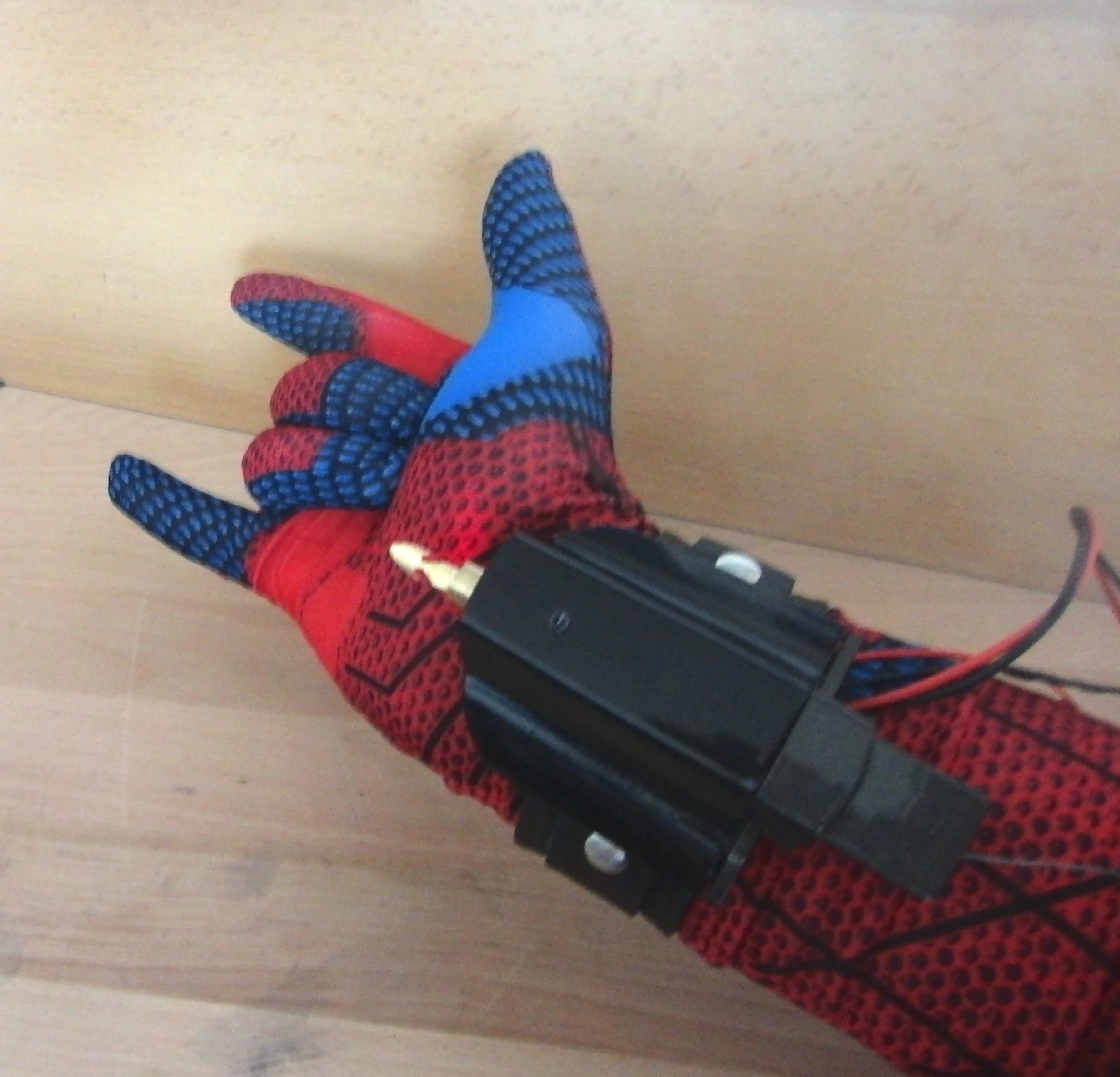 Patrick Priebe's electromagnetic webshooter