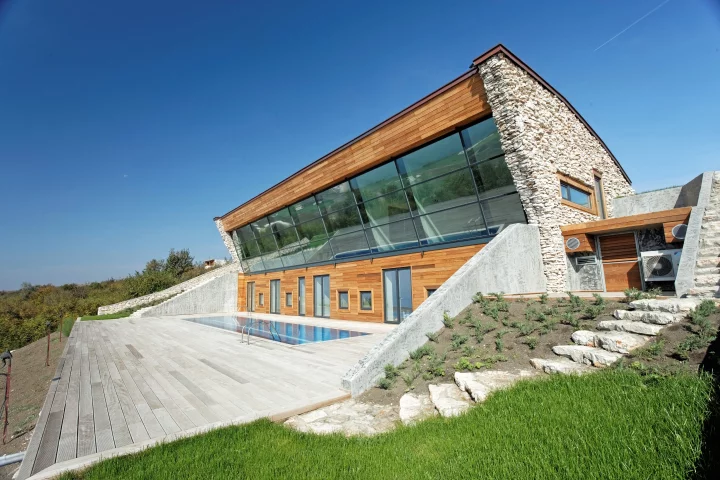 Equinox House's tilting south facade lines up with the noon Sun on the summer solstice (Photo: Ignatov Architects)
